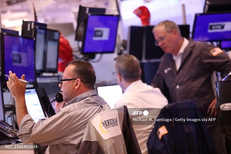 US stocks bounce higher as jobs data reassures investors